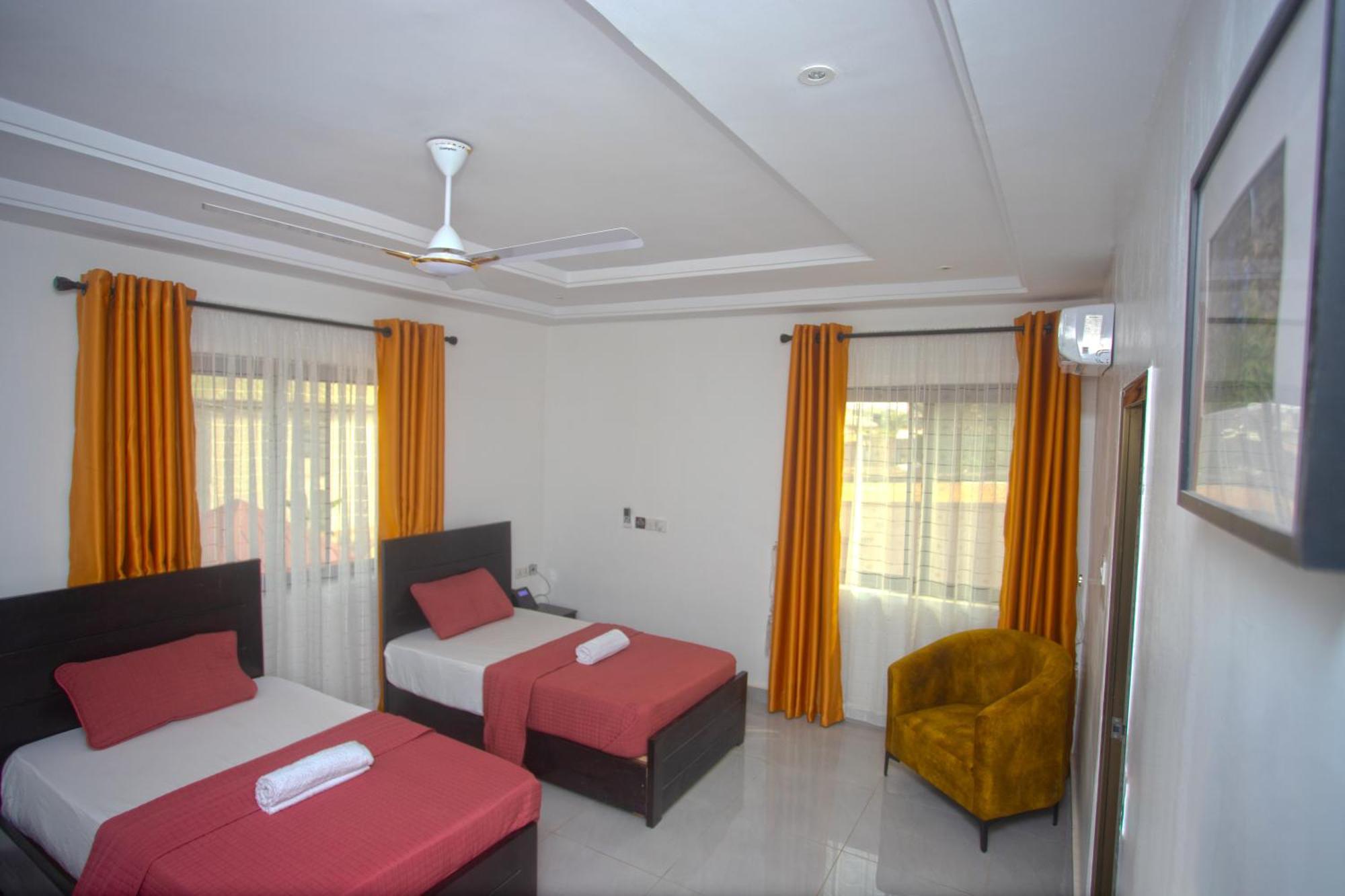 Labev Hotel Кумасі Екстер'єр фото