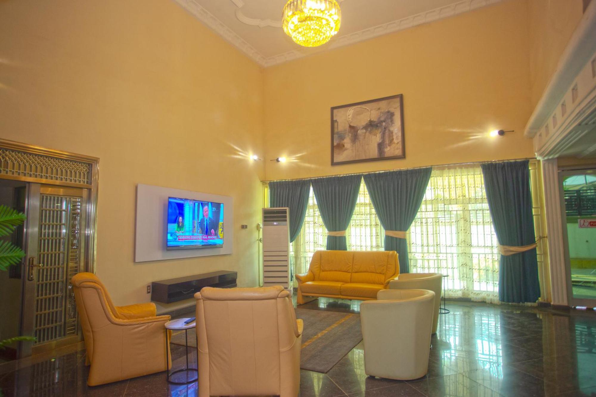 Labev Hotel Кумасі Екстер'єр фото
