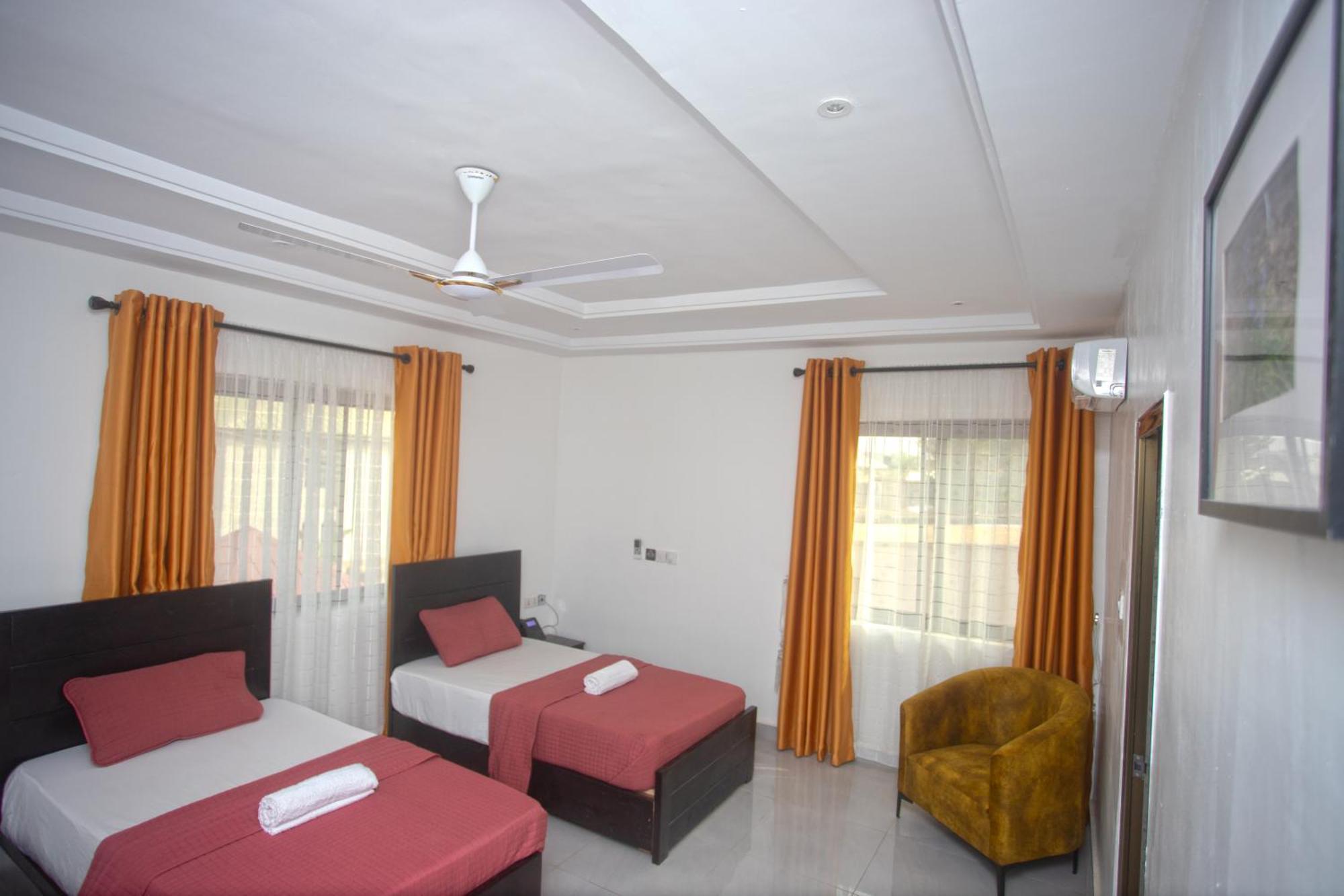 Labev Hotel Кумасі Екстер'єр фото