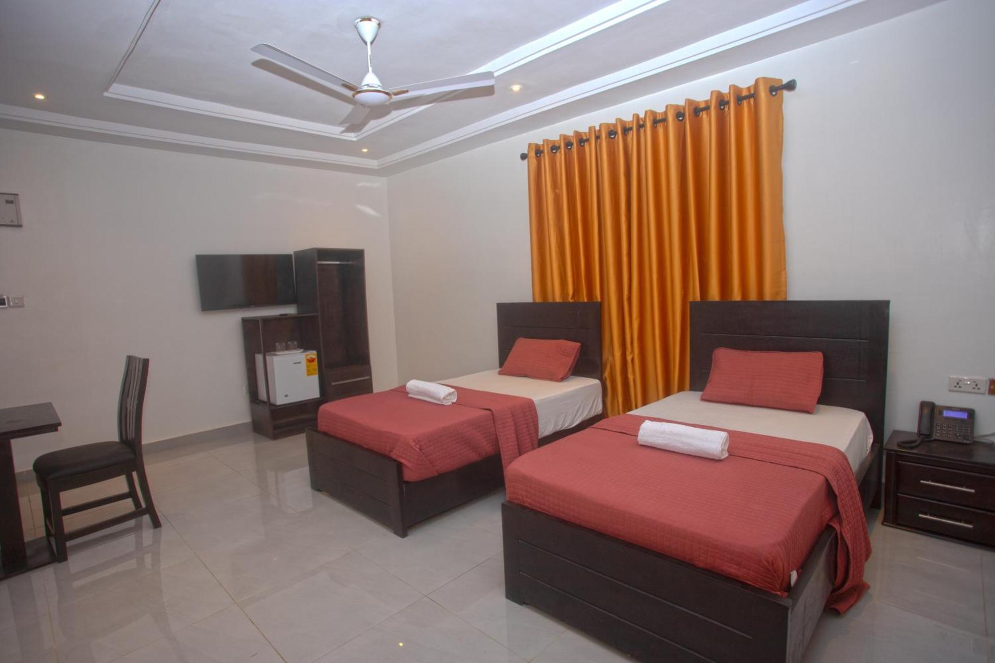 Labev Hotel Кумасі Екстер'єр фото